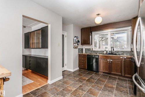 8412 71 Street, Edmonton, AB - Indoor Photo Showing Kitchen