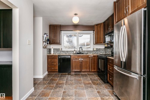 8412 71 Street, Edmonton, AB - Indoor Photo Showing Kitchen