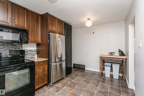 8412 71 Street, Edmonton, AB - Indoor Photo Showing Kitchen