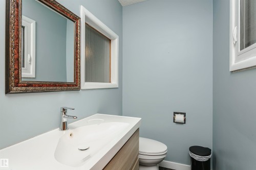 8412 71 Street, Edmonton, AB - Indoor Photo Showing Bathroom