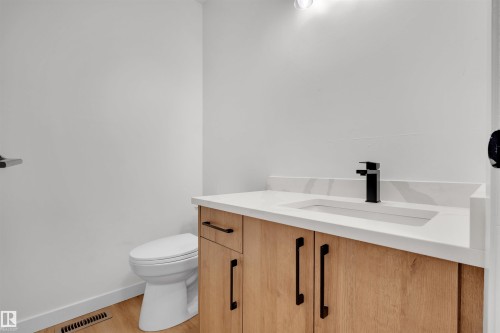 1912 151 Avenue, Edmonton, AB - Indoor Photo Showing Bathroom