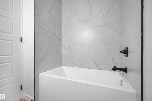 1912 151 Avenue, Edmonton, AB - Indoor Photo Showing Bathroom