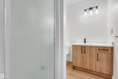 1912 151 Avenue, Edmonton, AB - Indoor Photo Showing Bathroom