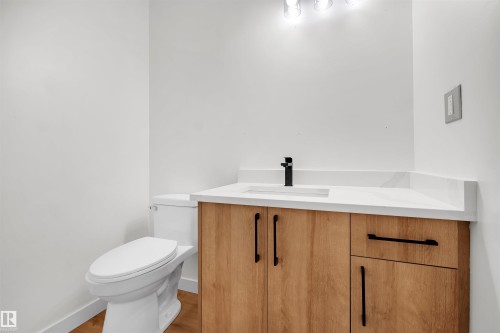 1912 151 Avenue, Edmonton, AB - Indoor Photo Showing Bathroom