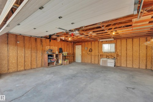 1912 151 Avenue, Edmonton, AB - Indoor Photo Showing Garage