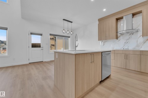 2 Cobblestone Gate, Spruce Grove, AB - Indoor Photo Showing Kitchen
