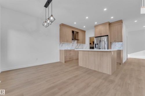 2 Cobblestone Gate, Spruce Grove, AB - Indoor Photo Showing Kitchen