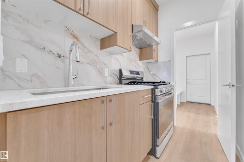 2 Cobblestone Gate, Spruce Grove, AB - Indoor Photo Showing Kitchen
