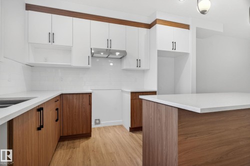 130 Pierwyck Loop, Spruce Grove, AB - Indoor Photo Showing Kitchen