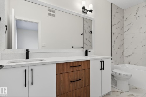 130 Pierwyck Loop, Spruce Grove, AB - Indoor Photo Showing Bathroom