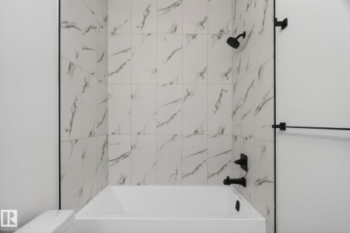 130 Pierwyck Loop, Spruce Grove, AB - Indoor Photo Showing Bathroom