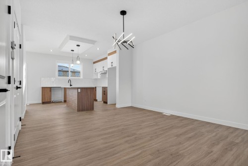 132 Pierwyck Loop, Spruce Grove, AB - Indoor Photo Showing Kitchen With Upgraded Kitchen