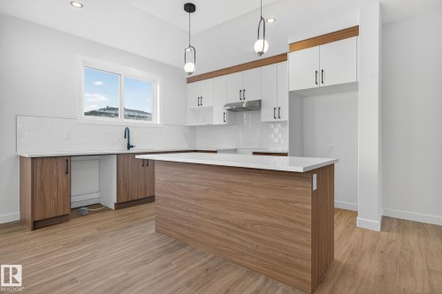 132 Pierwyck Loop, Spruce Grove, AB - Indoor Photo Showing Kitchen
