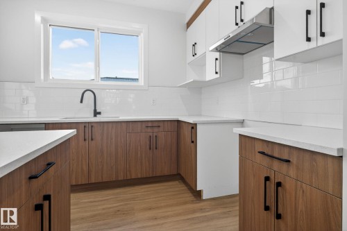 132 Pierwyck Loop, Spruce Grove, AB - Indoor Photo Showing Kitchen
