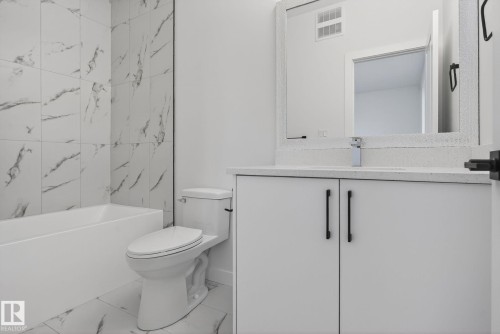 132 Pierwyck Loop, Spruce Grove, AB - Indoor Photo Showing Bathroom