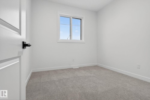 132 Pierwyck Loop, Spruce Grove, AB - Indoor Photo Showing Other Room