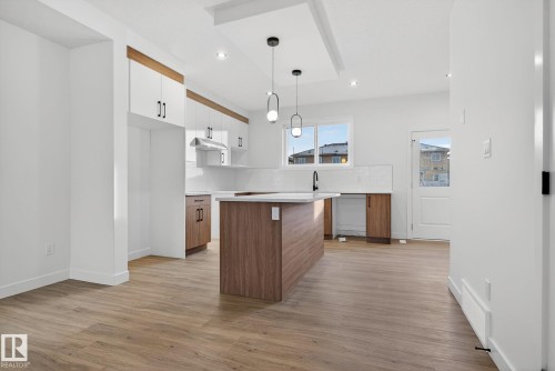 134 Pierwyck Loop, Spruce Grove, AB - Indoor Photo Showing Kitchen