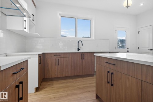 134 Pierwyck Loop, Spruce Grove, AB - Indoor Photo Showing Kitchen
