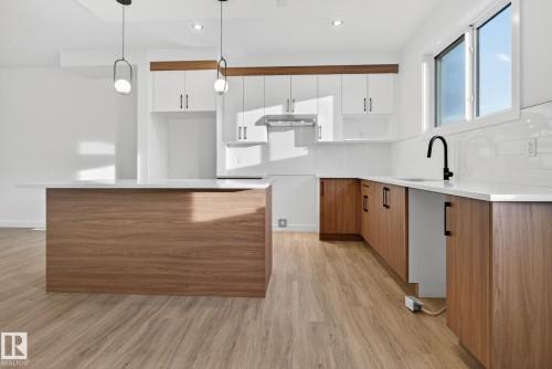 134 Pierwyck Loop, Spruce Grove, AB - Indoor Photo Showing Kitchen