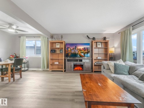 13903 95 Street, Edmonton, AB - Indoor Photo Showing Living Room