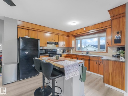 13903 95 Street, Edmonton, AB - Indoor Photo Showing Kitchen