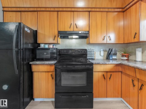 13903 95 Street, Edmonton, AB - Indoor Photo Showing Kitchen