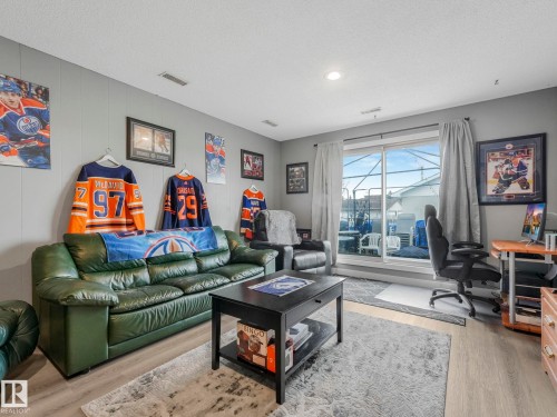 13903 95 Street, Edmonton, AB - Indoor Photo Showing Living Room