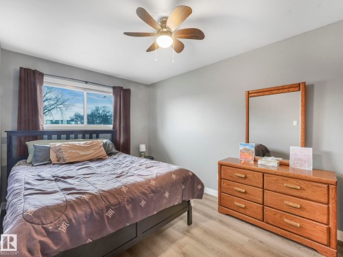 13903 95 Street, Edmonton, AB - Indoor Photo Showing Bedroom