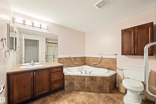218 12408 15 Avenue, Edmonton, AB - Indoor Photo Showing Bathroom