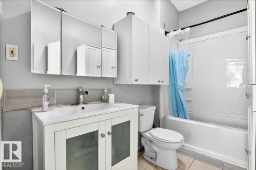 11903 94 Street, Edmonton, AB - Indoor Photo Showing Bathroom