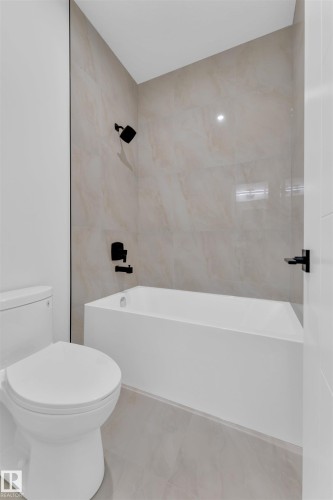 404 Pine Point(E), Leduc, AB - Indoor Photo Showing Bathroom