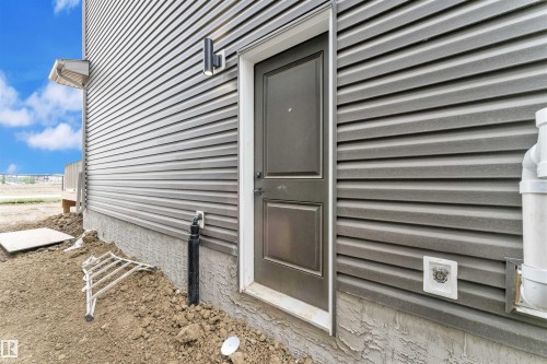 404 Pine Point(E), Leduc, AB - Outdoor