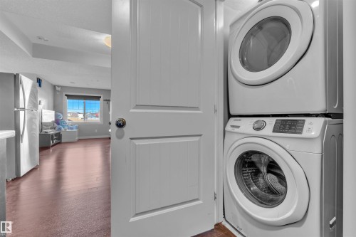 6664 Cardinal Road, Edmonton, AB - Indoor Photo Showing Laundry Room