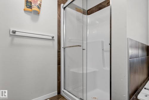 2031 51 Street, Edmonton, AB - Indoor Photo Showing Bathroom