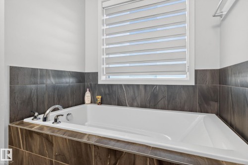 2031 51 Street, Edmonton, AB - Indoor Photo Showing Bathroom