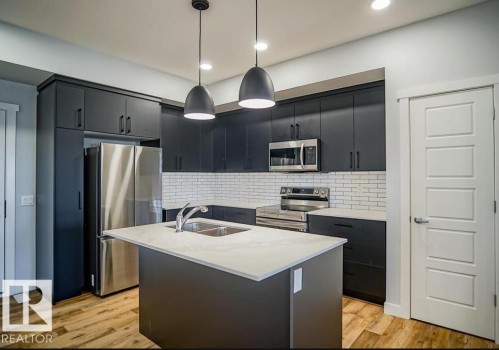 75 Greenfield Link, Fort Saskatchewan, AB - Indoor Photo Showing Kitchen With Stainless Steel Kitchen With Double Sink With Upgraded Kitchen
