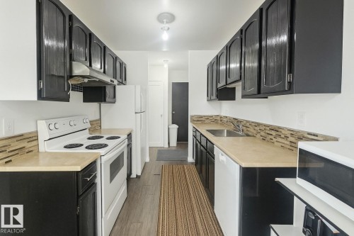 404 3610 43 Avenue, Edmonton, AB - Indoor Photo Showing Kitchen