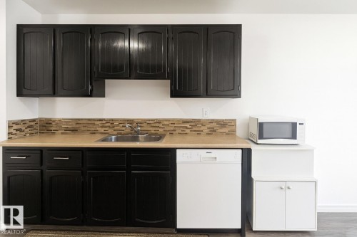 404 3610 43 Avenue, Edmonton, AB - Indoor Photo Showing Kitchen