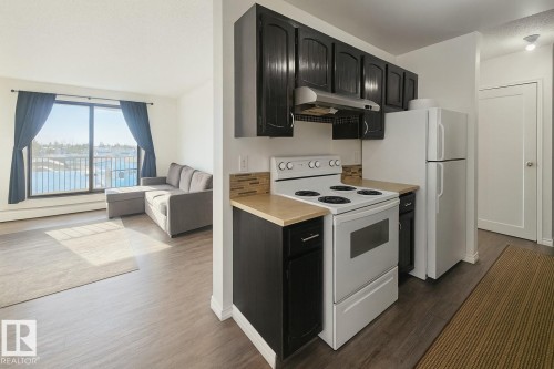 404 3610 43 Avenue, Edmonton, AB - Indoor Photo Showing Kitchen