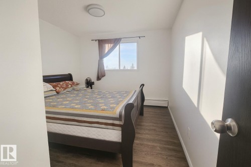 404 3610 43 Avenue, Edmonton, AB - Indoor Photo Showing Bedroom