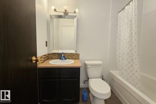 404 3610 43 Avenue, Edmonton, AB - Indoor Photo Showing Bathroom