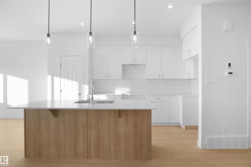 2116 210 Street, Edmonton, AB - Indoor Photo Showing Kitchen With Upgraded Kitchen