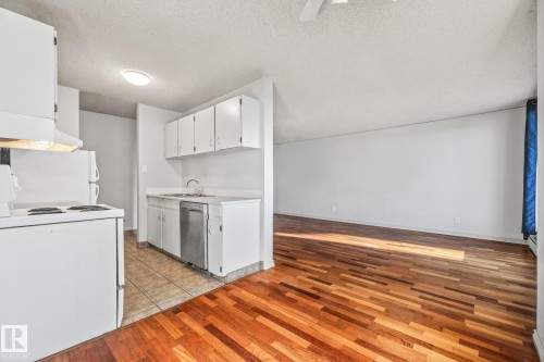 702 10015 119 Street, Edmonton, AB - Indoor Photo Showing Kitchen