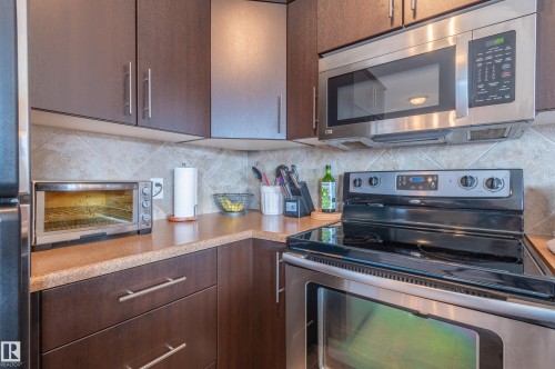 431 263 Macewan Road, Edmonton, AB - Indoor Photo Showing Kitchen