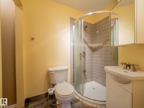 11163 69 Street, Edmonton, AB - Indoor Photo Showing Bathroom
