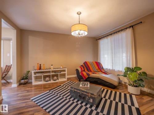 11163 69 Street, Edmonton, AB - Indoor