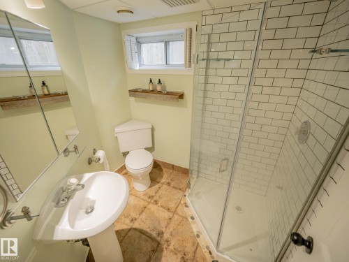 11163 69 Street, Edmonton, AB - Indoor Photo Showing Bathroom