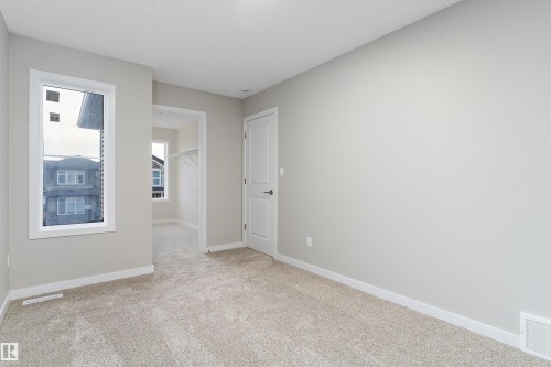 Unfurnished room featuring light colored carpet and baseboards - 6320 King Wynd, Edmonton, AB - Indoor Photo Showing Other Room