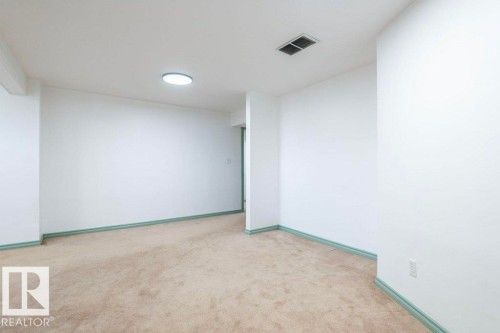 1112 118A Street Nw, Edmonton, AB - Indoor Photo Showing Other Room