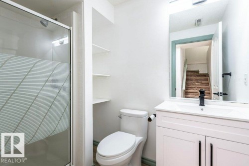 1112 118A Street Nw, Edmonton, AB - Indoor Photo Showing Bathroom